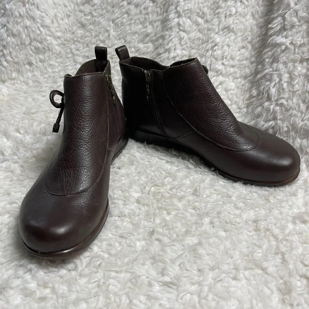 Soft walk Brown leather ankle boots with side zipper & side bow accent SZ10M